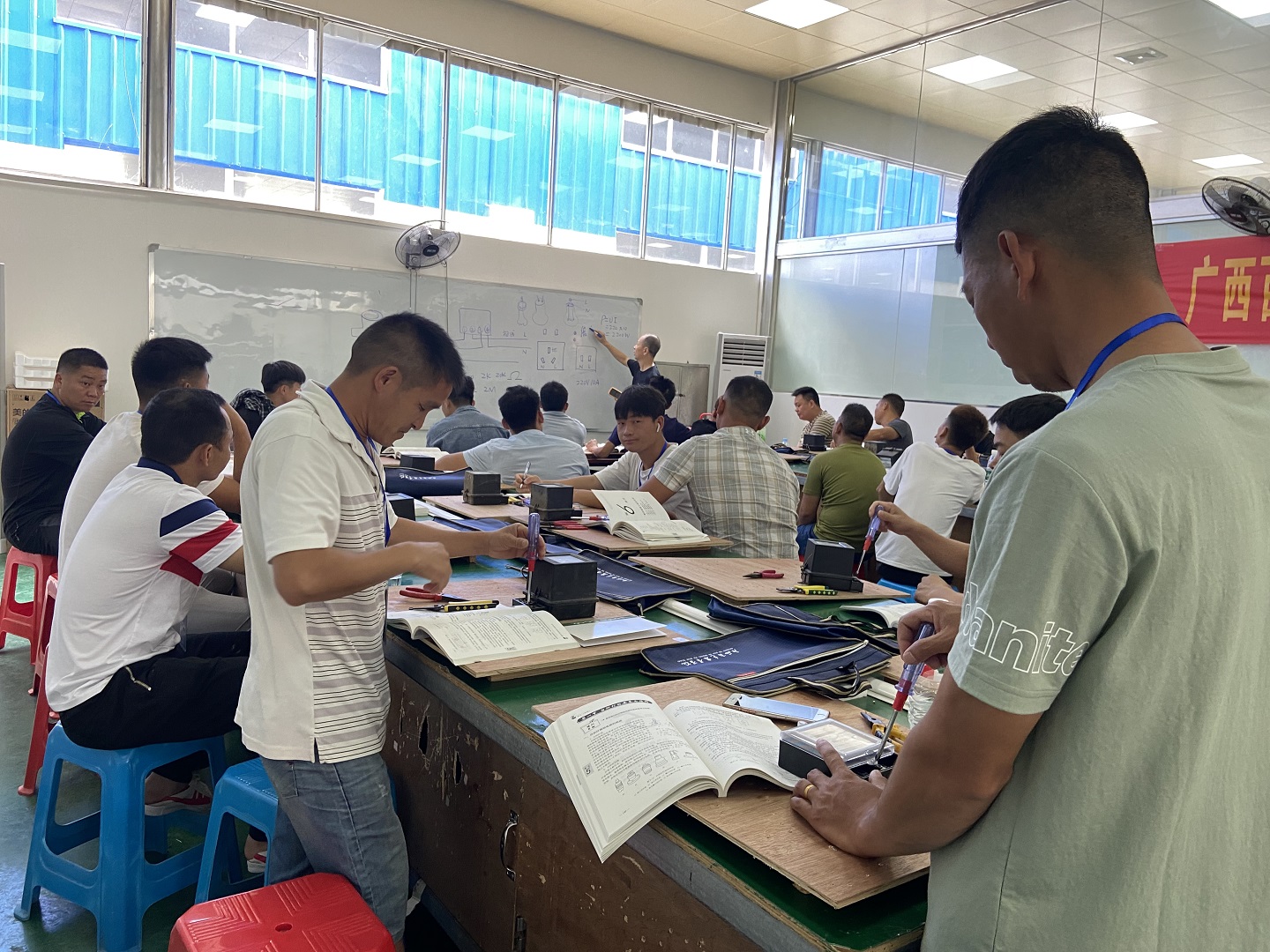 水库移民培训活动（电工班）2-2.jpg
