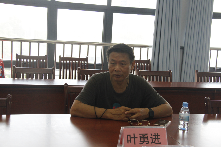 叶勇进与莫荣军等领导交流校园文化建设现场1.png